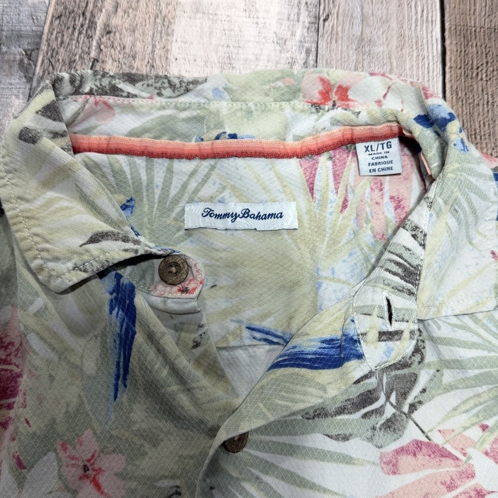Tommy Bahama Shirt Men XL 100% Silk Hawaiian Green Tropical Parrot Camp Aloha - Picture 3 of 7